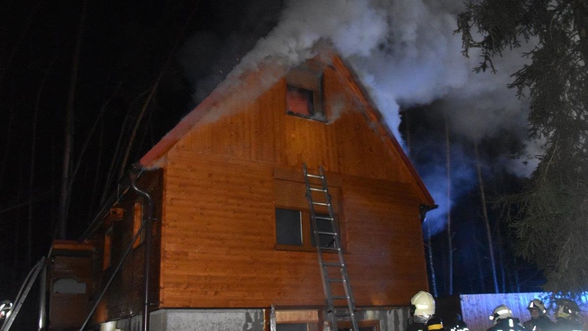 Požár chaty v Kersku způsobil škodu za dva miliony